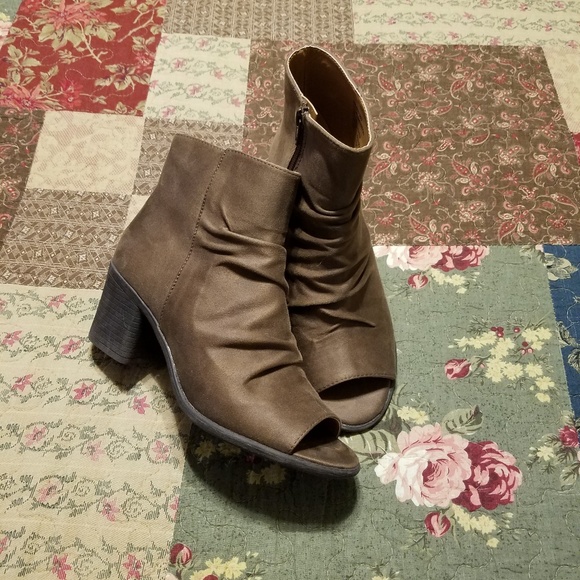 Seven Dials Shoes - Brown slouch open toe bootie sz 7